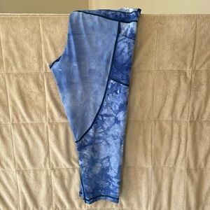 Zyia Hendrix Light N Tight Capri 20” navy. Sz 14-16.